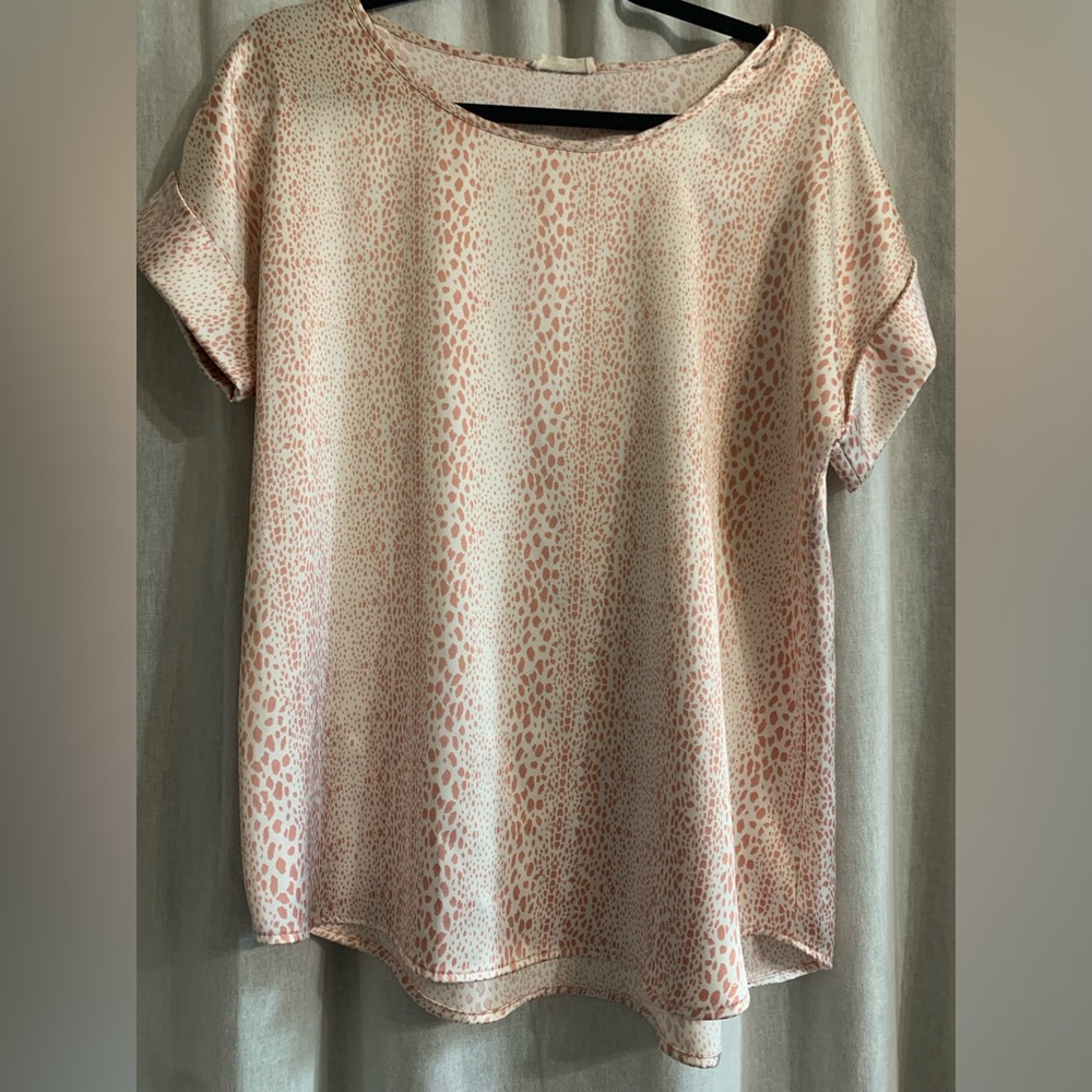 White/pink blouse